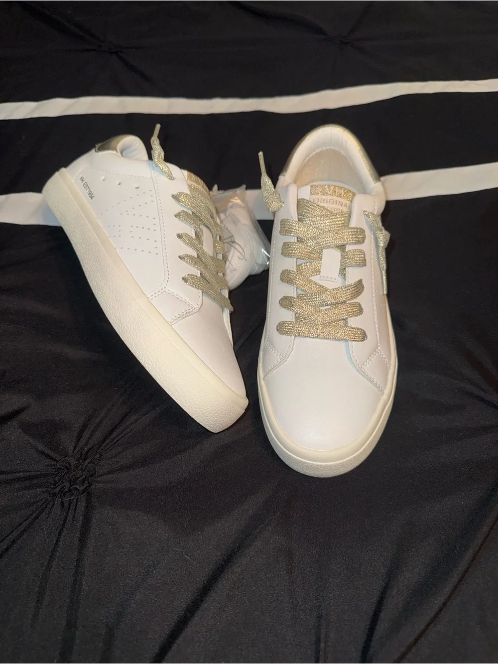 Vintage Havana Casual Sneakers with Gold Accents